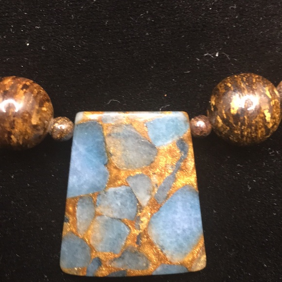 LIGHT BLUE and GOLD CLINQUANT STONE NECKLACE - Picture 3 of 3